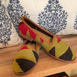 Res Ipsa Kilim Flats Like New Condition!